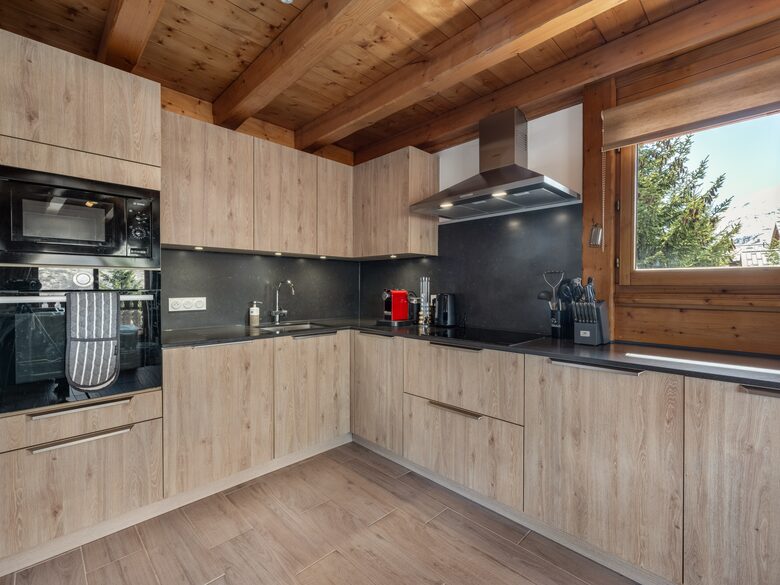 A Three Valleys Chalet with Sauna and Views - Moûtiers, France