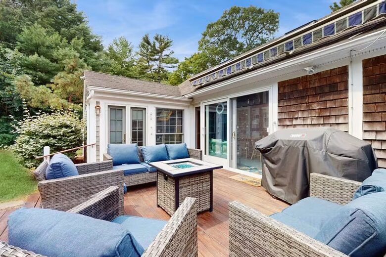 Cape Cod Lake Escape Near Nauset & Skaket Beaches - Orleans, Massachusetts