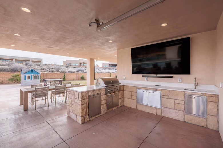 St. George Sensation | Resort-like Estate with Pool, Spa & Pickleball Courts - Saint George, Utah