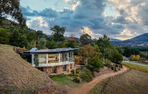 Luxury Vineyard Retreat in Victoria’s High Country - Porepunkah, Australia