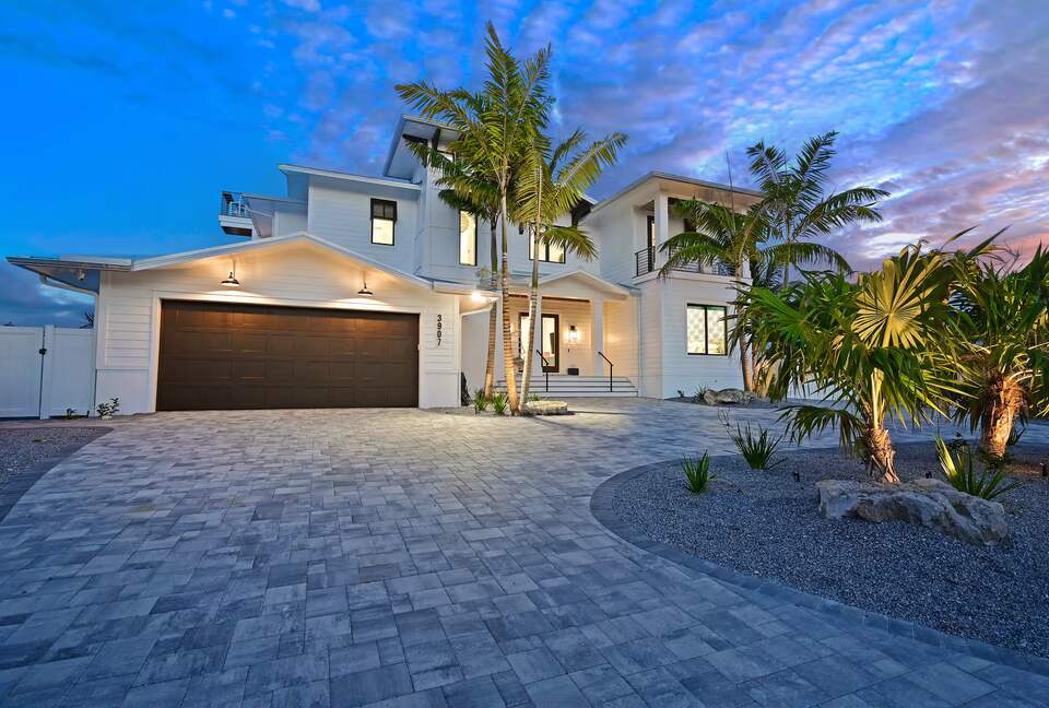 Bradenton Waterfront Escape with Private Dock & Rooftop Lounge - Bradenton, Florida