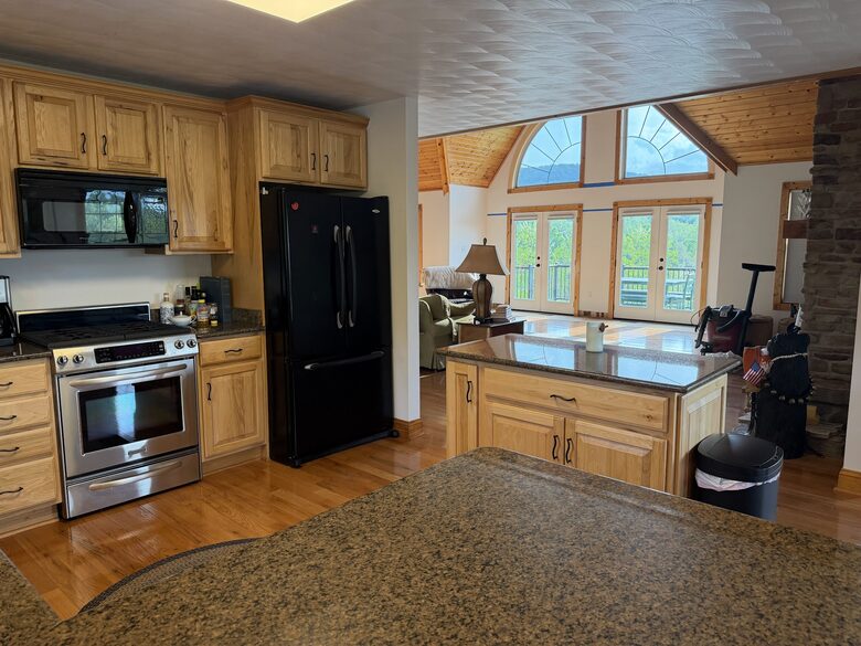Shenandoah Valley Log Retreat with Mountain Views - Bentonville, Virginia