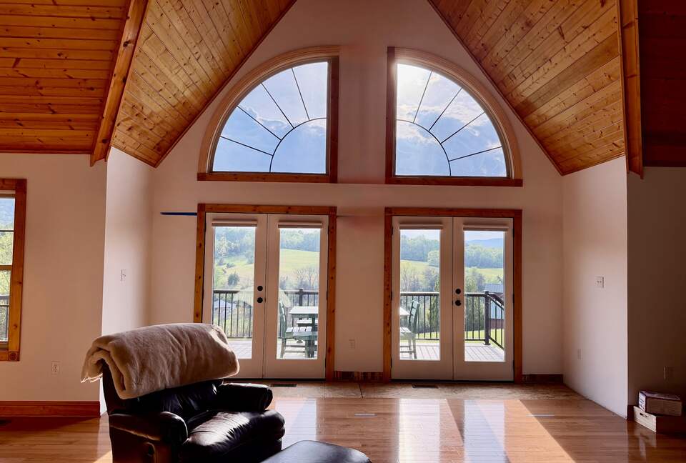 Shenandoah Valley Log Retreat with Mountain Views - Bentonville, Virginia