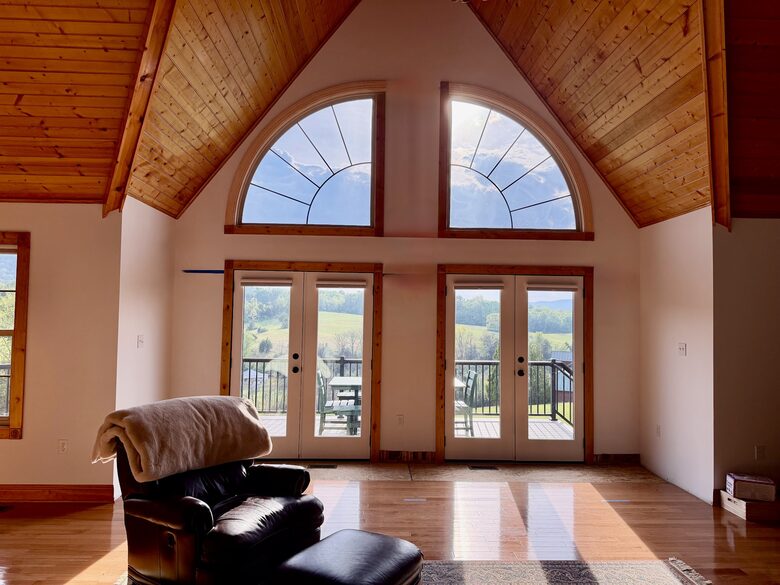 Shenandoah Valley Log Retreat with Mountain Views - Bentonville, Virginia