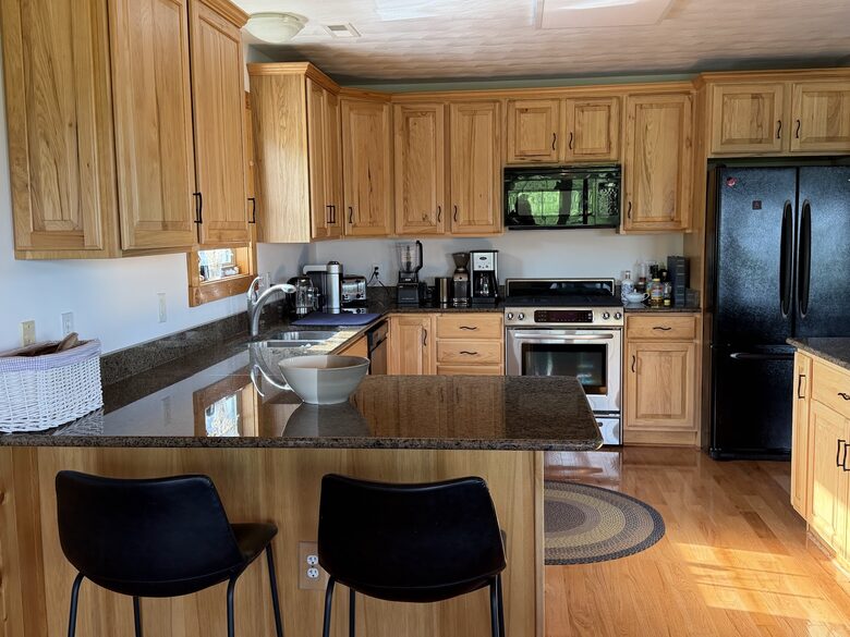 Shenandoah Valley Log Retreat with Mountain Views - Bentonville, Virginia