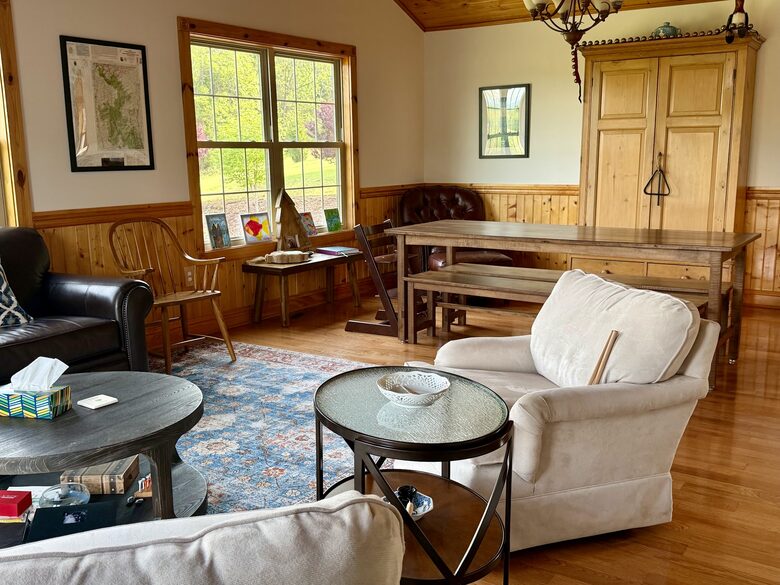 Shenandoah Valley Log Retreat with Mountain Views - Bentonville, Virginia