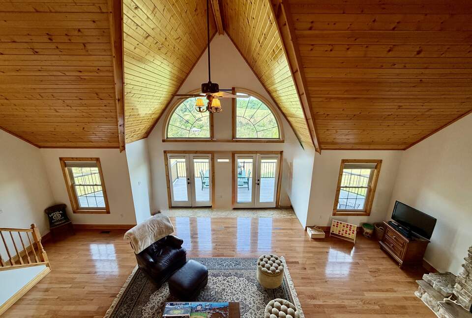 Shenandoah Valley Log Retreat with Mountain Views - Bentonville, Virginia