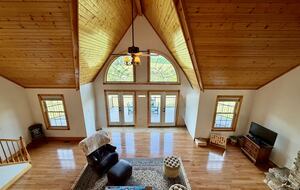 Shenandoah Valley Log Retreat with Mountain Views - Bentonville, Virginia