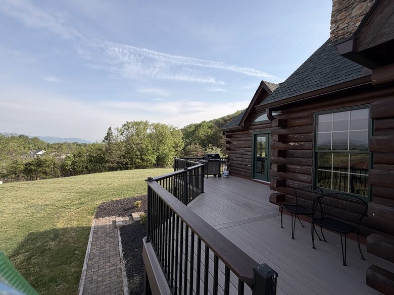 Shenandoah Valley Log Retreat with Mountain Views - Bentonville, Virginia