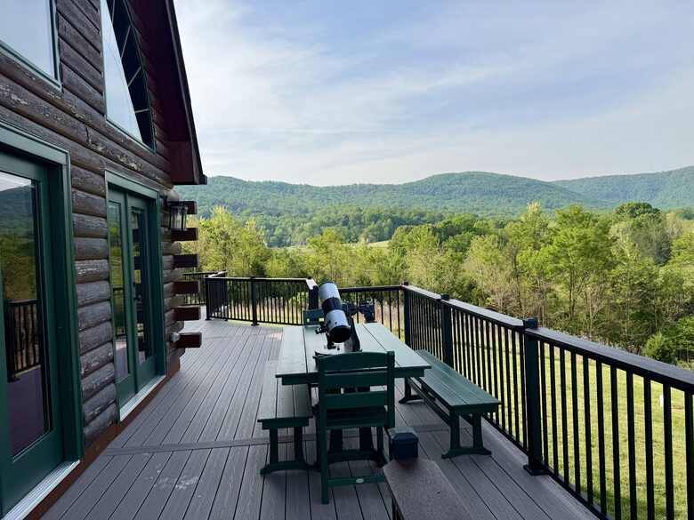 Shenandoah Valley Log Retreat with Mountain Views - Bentonville, Virginia