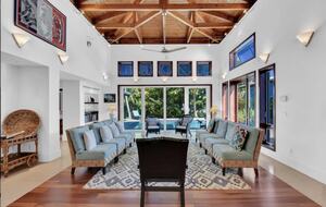 Elegant Waterfront Residence in Old Naples - Naples, Florida