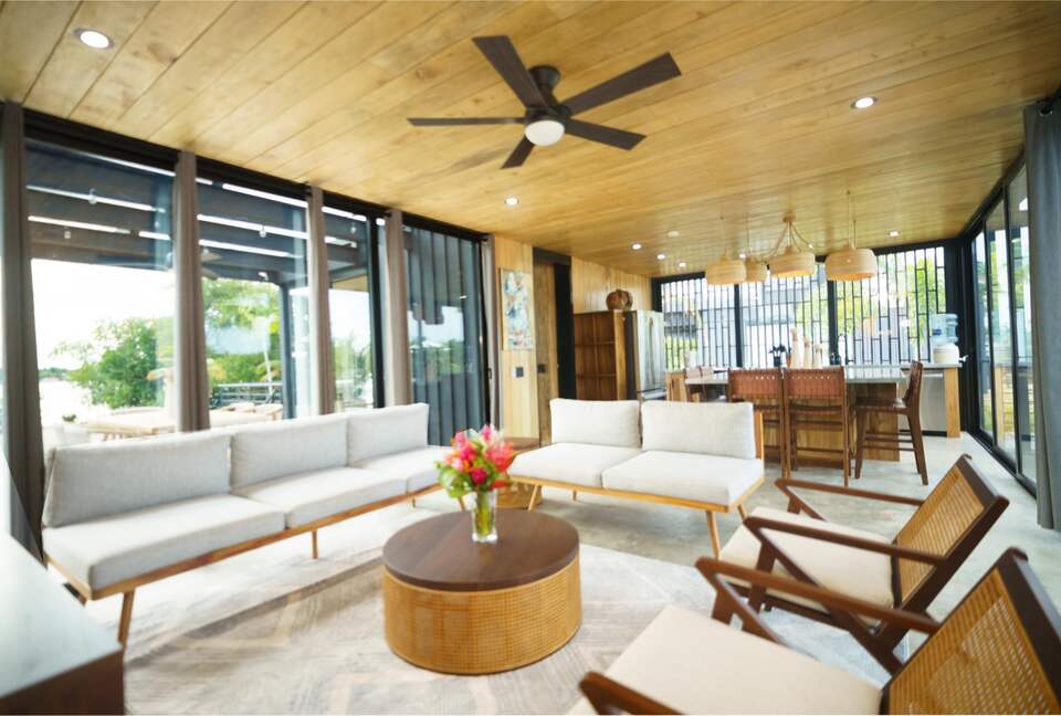 Luxury Waterfront Villa on Placencia Caye - Palencia, Belize