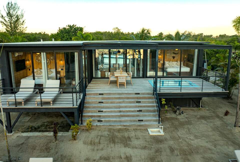 Luxury Waterfront Villa on Placencia Caye - Palencia, Belize