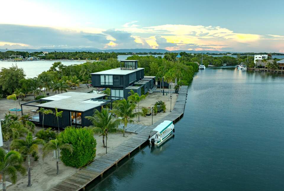 Luxury Waterfront Villa on Placencia Caye - Palencia, Belize