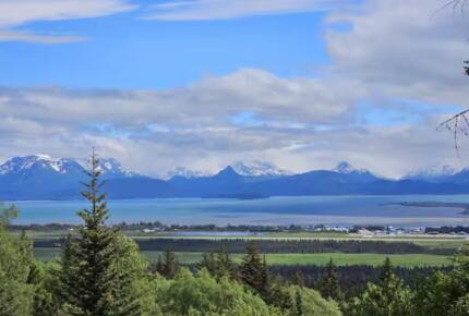 Spacious Alaska View Retreat with Private Studio - Homer, Alaska