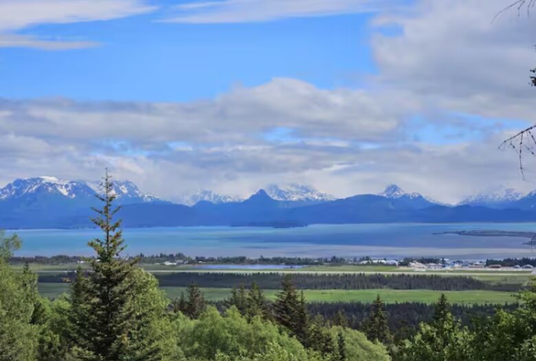 Spacious Alaska View Retreat with Private Studio - Homer, Alaska