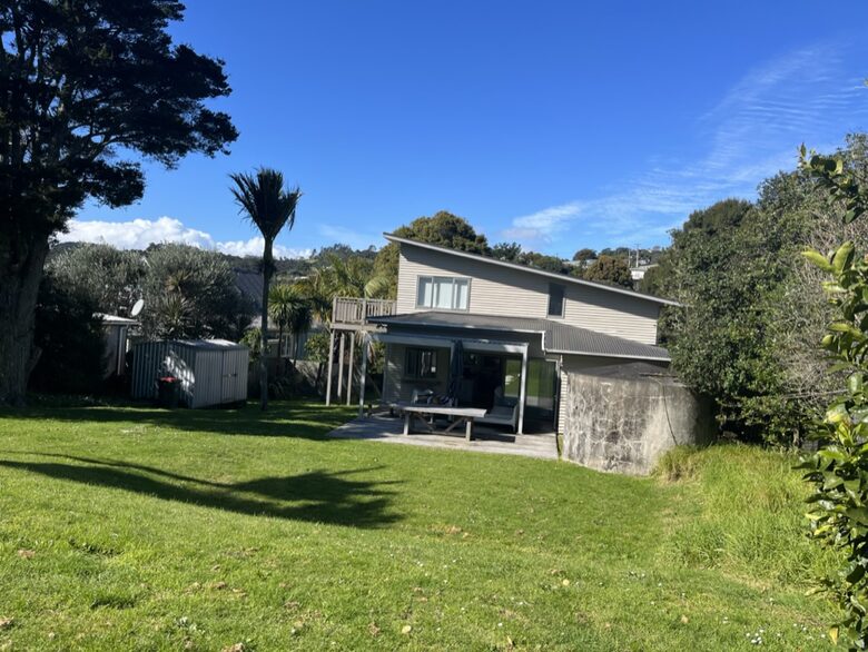 Contemporary Retreat Near Onetangi Beach - Waiheke Island, New Zealand