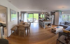 Contemporary Retreat Near Onetangi Beach - Waiheke Island, New Zealand