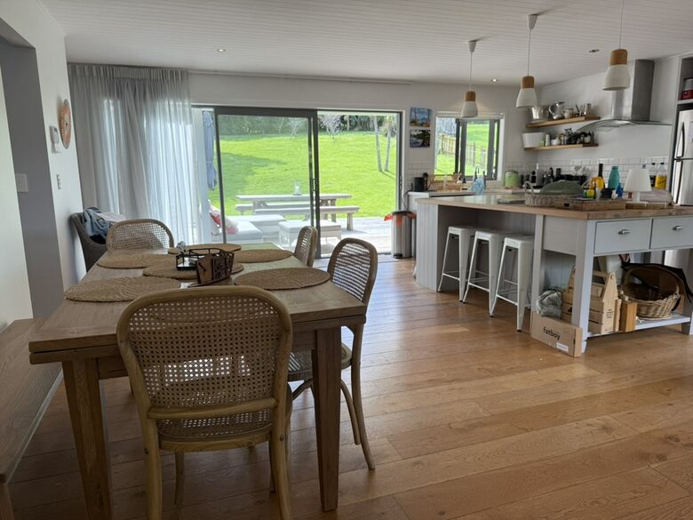 Contemporary Retreat Near Onetangi Beach - Waiheke Island, New Zealand
