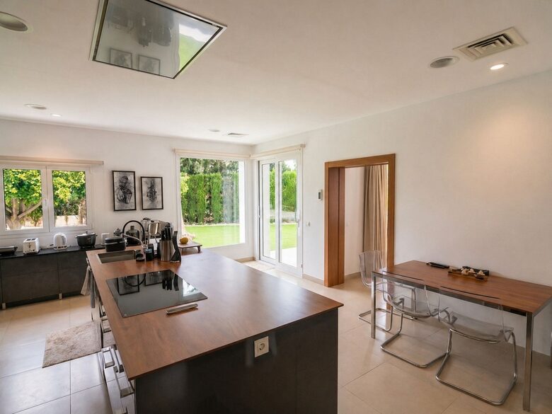 Kitchen SideView