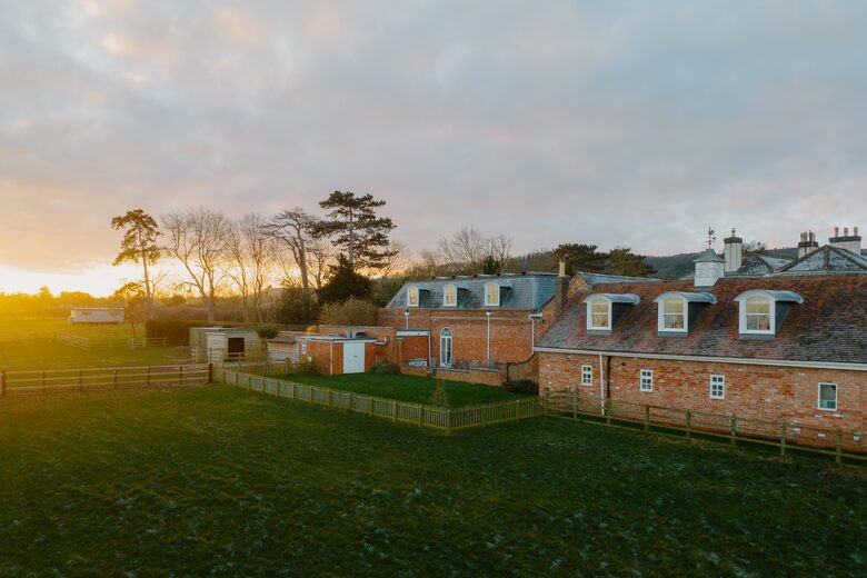 Well Furlong Cottage with Pool and Pastoral Views - Pershore, United Kingdom