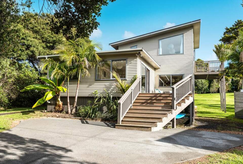 Contemporary Retreat Near Onetangi Beach - Waiheke Island, New Zealand