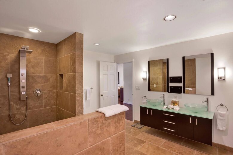 Elevated Kona Estate with Resort-Style Amenities - Kailua Kona, Hawaii