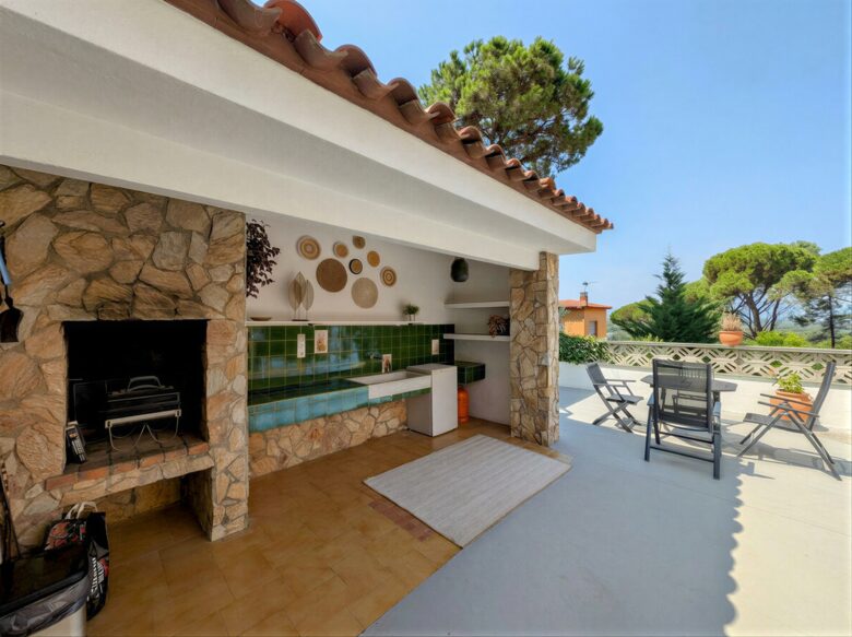Villa mediterránea entre playas y la campiña catalana - Vidreres, España