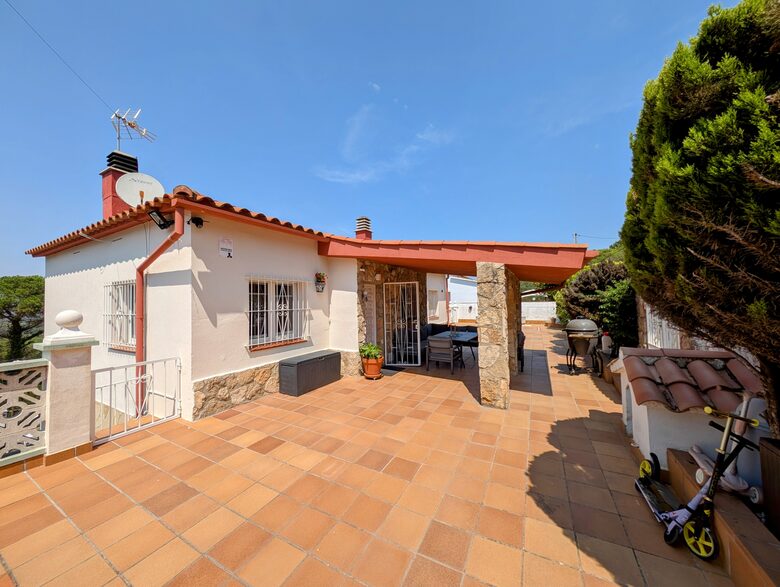 Villa mediterránea entre playas y la campiña catalana - Vidreres, España