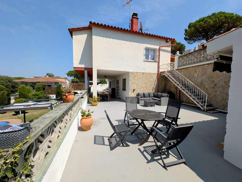 Villa mediterránea entre playas y la campiña catalana - Vidreres, España