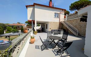 Mediterranean Villa Between Beaches & Catalan Countryside - Vidreres, Spain