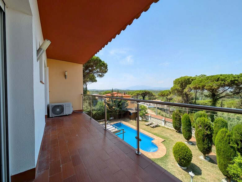 Villa mediterránea entre playas y la campiña catalana - Vidreres, España