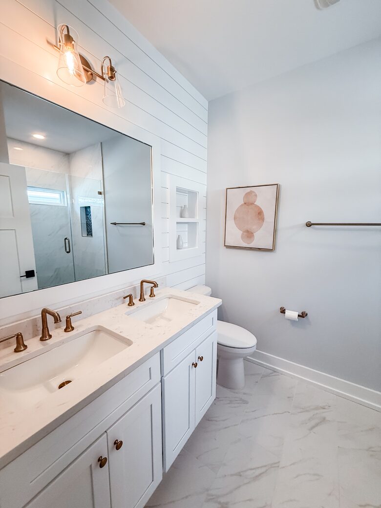 Second Cal King En-suite Bath