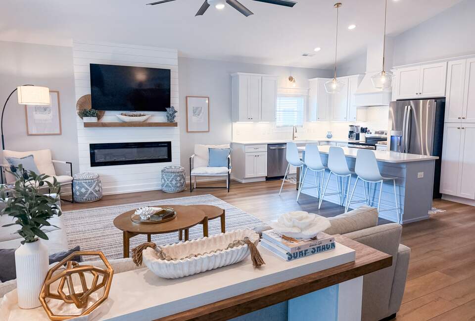 Modern Oak Island Getaway Minutes from the Shore - Oak Island, North Carolina
