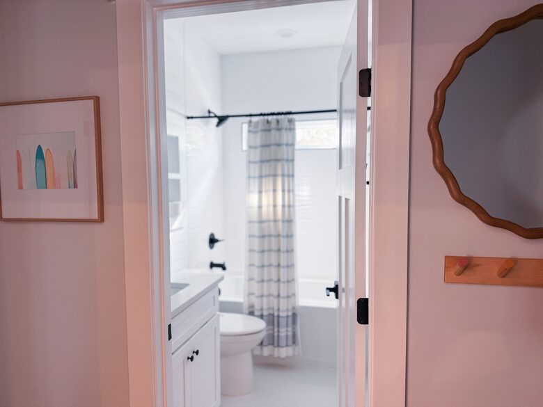 Shared Hallway Bath