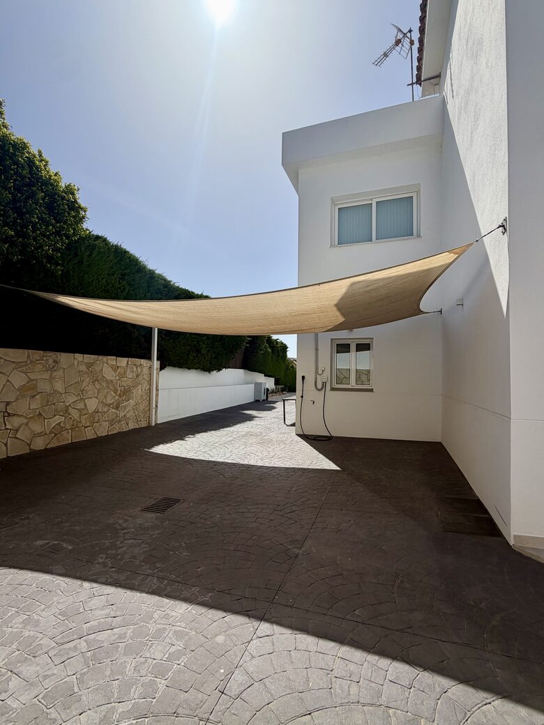 House Exterior: Carport for 2 Cars (Covered)