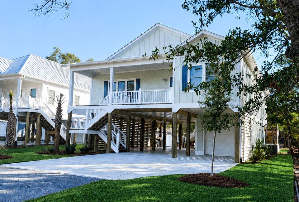Modern Oak Island Getaway Minutes from the Shore - Oak Island, North Carolina