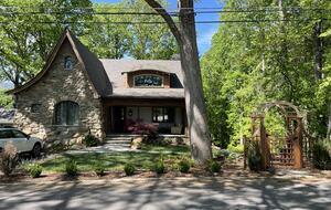 Contemporary Mountain Home Near Downtown Black Mountain - Black Mountain, North Carolina