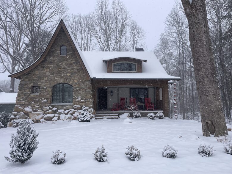 Contemporary Mountain Home Near Downtown Black Mountain - Black Mountain, North Carolina
