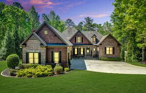 Family-Friendly Waterfront Retreat in Flowery Branch - Flowery Branch, Georgia