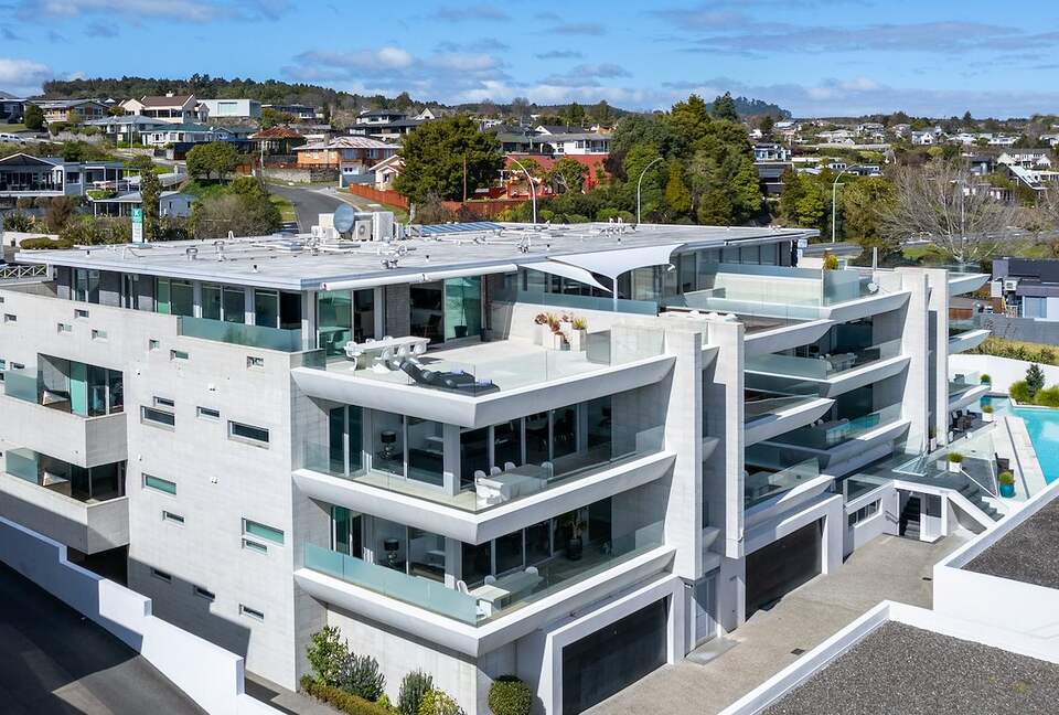 Sacred Waters Lake Taupō Penthouse - Taupō, New Zealand