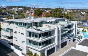 Sacred Waters Lake Taupō Penthouse - Taupō, New Zealand