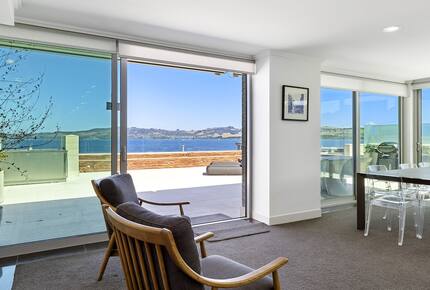 Sacred Waters Lake Taupō Penthouse - Taupō, New Zealand