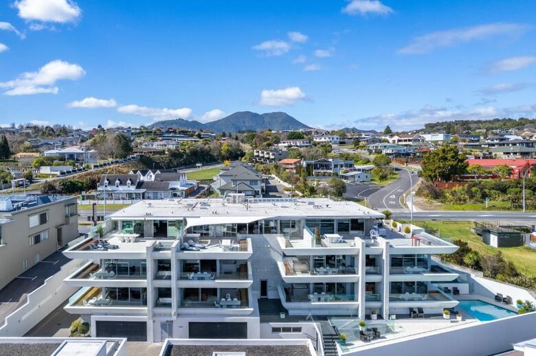 Sacred Waters Lake Taupō Penthouse - Taupō, New Zealand