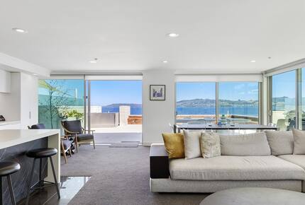Sacred Waters Lake Taupō Penthouse - Taupō, New Zealand