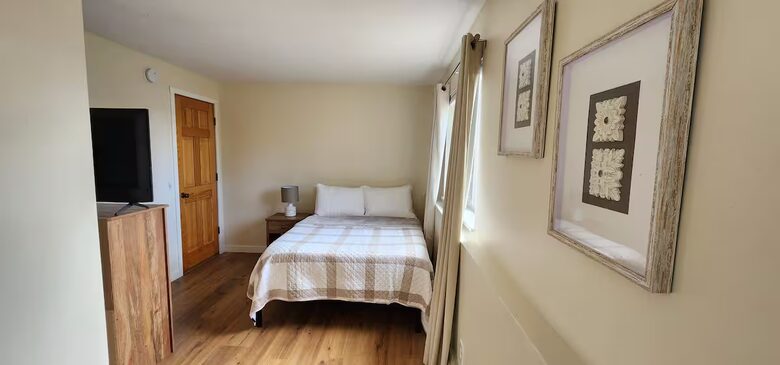 Spacious Alaska View Retreat with Private Studio - Homer, Alaska