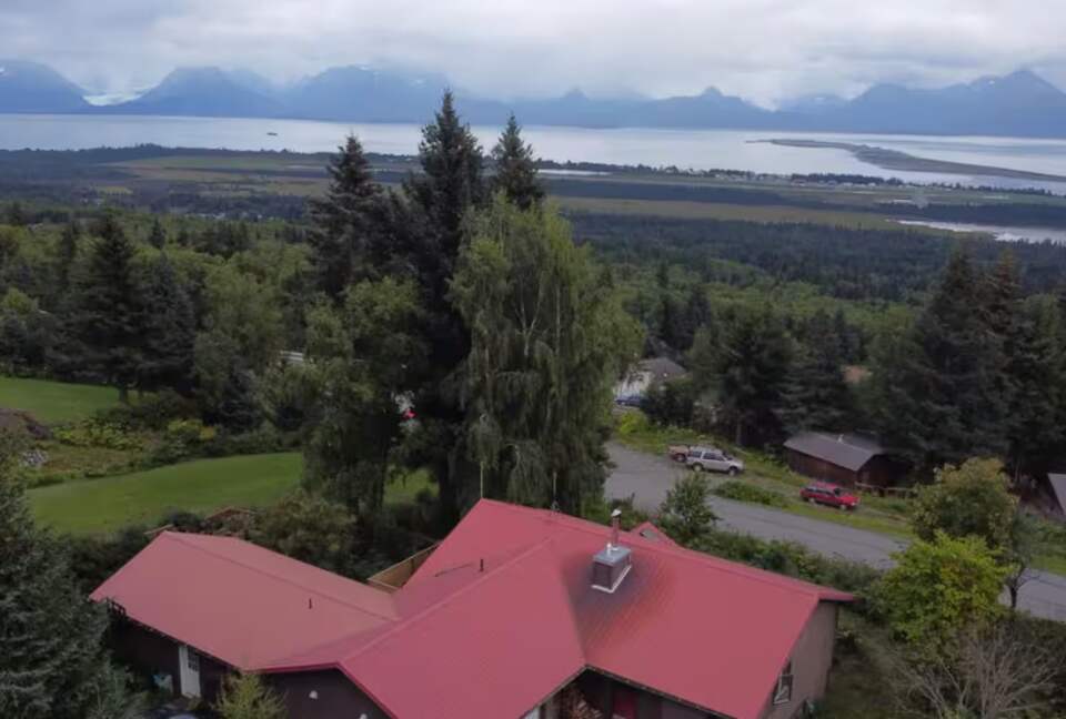 Spacious Alaska View Retreat with Private Studio - Homer, Alaska