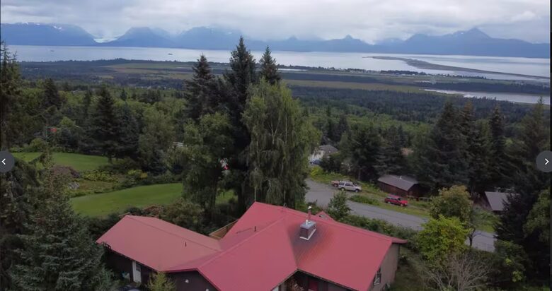 Spacious Alaska View Retreat with Private Studio - Homer, Alaska