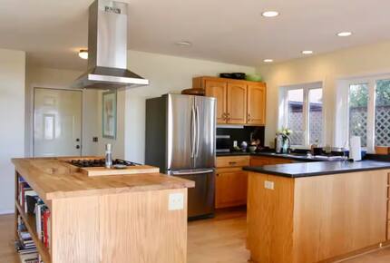Spacious Alaska View Retreat with Private Studio - Homer, Alaska