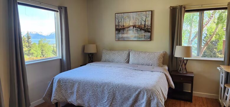 Spacious Alaska View Retreat with Private Studio - Homer, Alaska